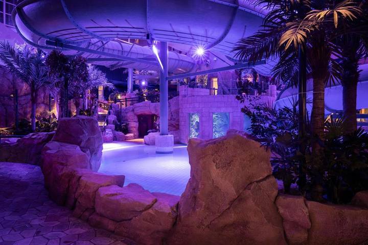 Hotel for 5 personer, med Jacuzzi og Terrasse såvel som Børnepool og Pool i Frederikshavn