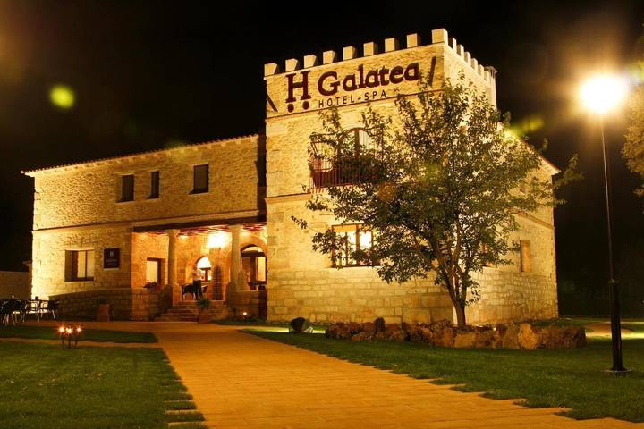 Casa rural para 2 personas, con piscina y terraza además de vistas y jardín en Ossa de Montiel