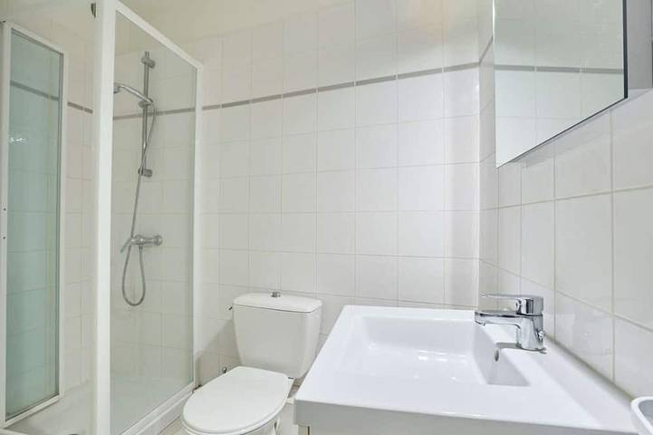 Appartement entier, Studio lumineux centre-ville, 2 personnes, Wifi, animaux admis in Cazaubon, Gers