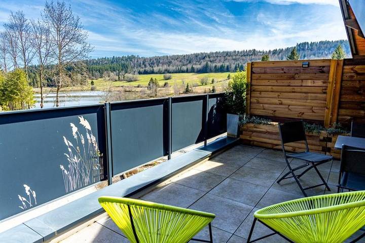 Hôtel pour 4 personnes, avec sauna et vue sur le lac ainsi que jardin et vue, animaux acceptés à Bonnétage - 2