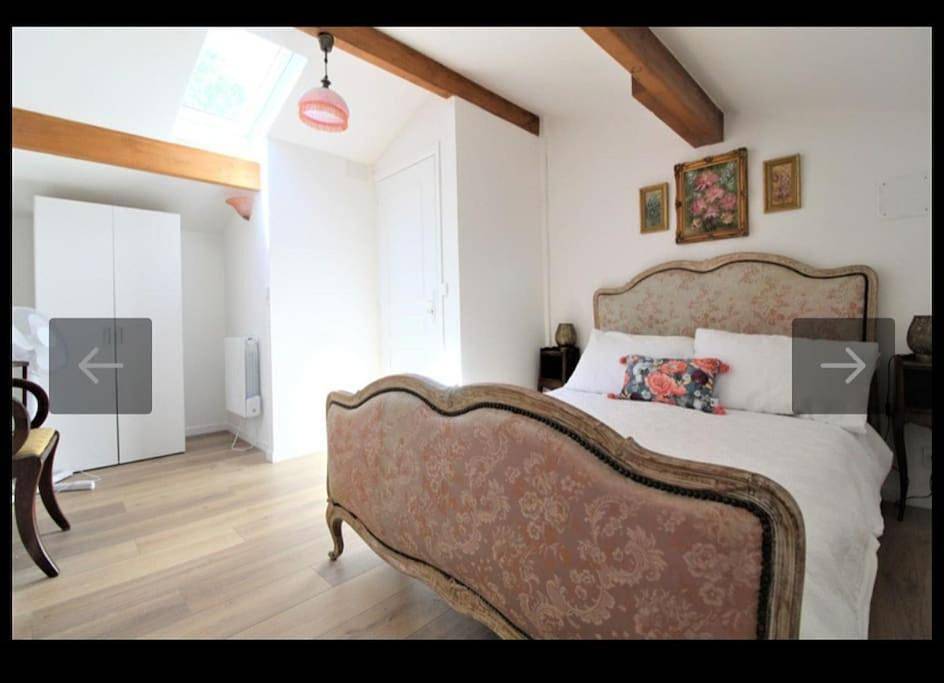 Pretty cottage near lakes, golf, restaurants, Angoulême area in Lésignac-Durand, Charente