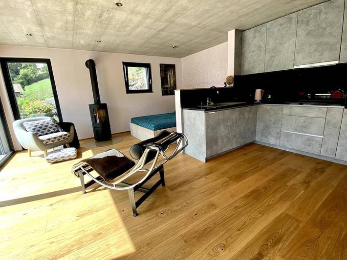 Location de vacances pour 2 personnes, avec jardin ainsi que terrasse et vue dans Charmey