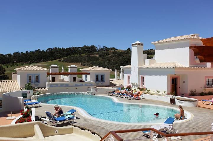 Villa für 4 Personen, mit Balkon und Pool - 1