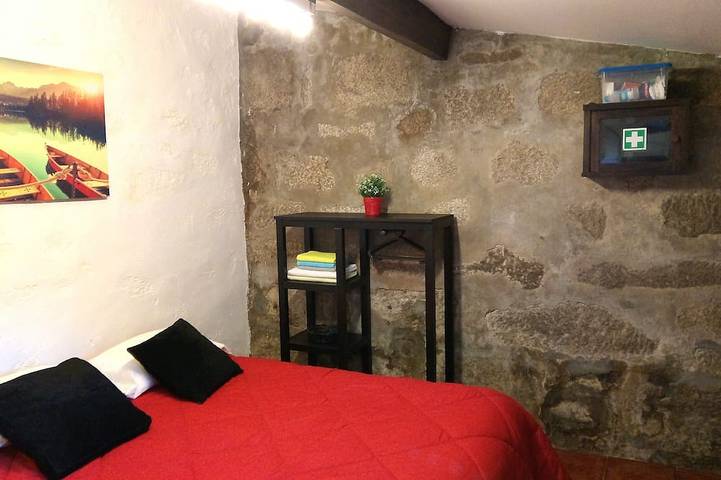 Gîte pour 2 personnes, avec Jardin dans Árvore