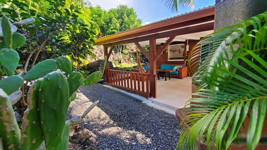 Bungalow pour 4 personnes, avec piscine ainsi que terrasse et jardin
