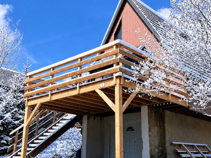 Chalet pour 8 personnes, avec terrasse, animaux acceptés dans Super Besse