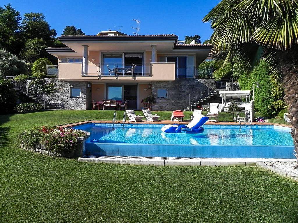 Villa Mit Pool für 11 Personen in Comune di Meina, Lago Maggiore (Piemont)