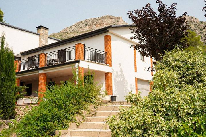 Casa rural para 14 personas, con jacuzzi y piscina además de terraza y jardín en Confrides - 3