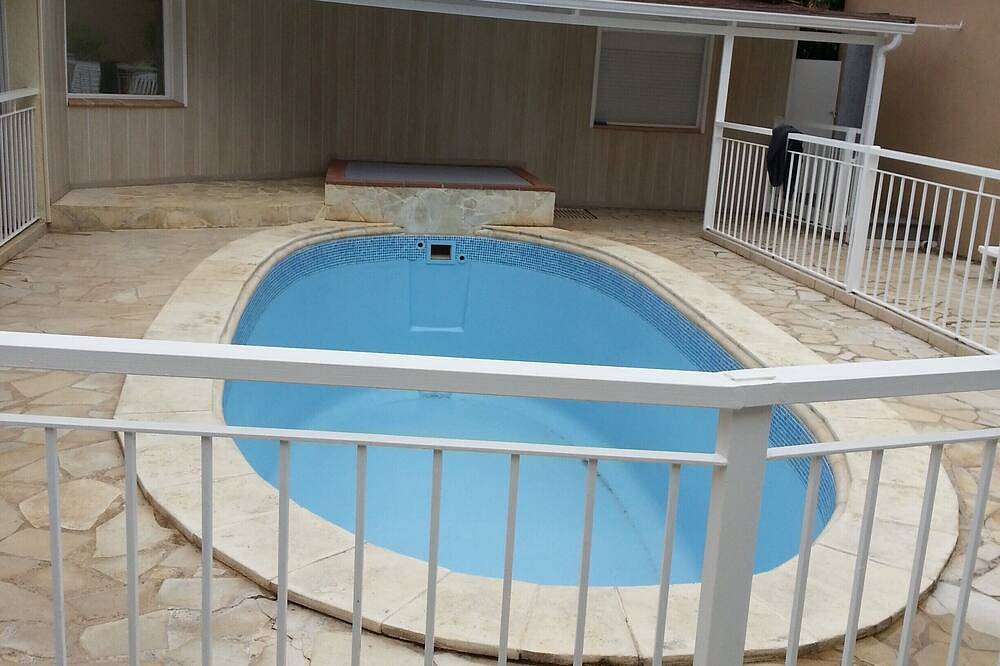 Location bas de villa avec piscine près de la mer (Bastelicaccia) in Bastelicaccia, Région d'Ajaccio