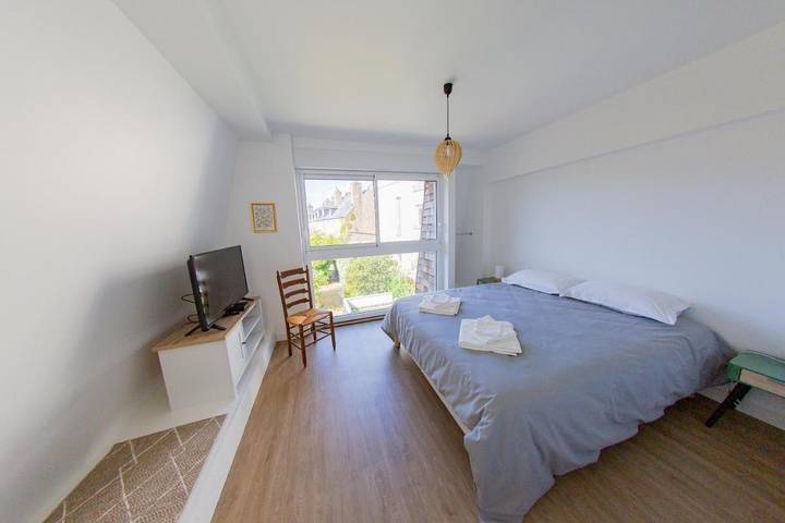 Location de vacances pour 2 personnes, avec vue ainsi que jardin et terrasse à Avranches - 3