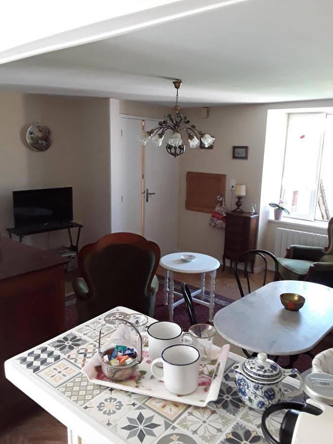 Gîte pour 3 personnes, avec vue à Saint-Germain-les-Belles - 2