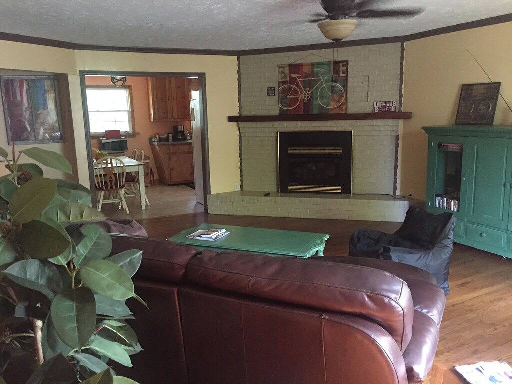 Fahrrad / Wandern / Spielen! 1/2 Meile nach Pisgah Nat'l Forest, 7 Meilen nach Dupont. Sauber und nah in Brevard, Transylvania County