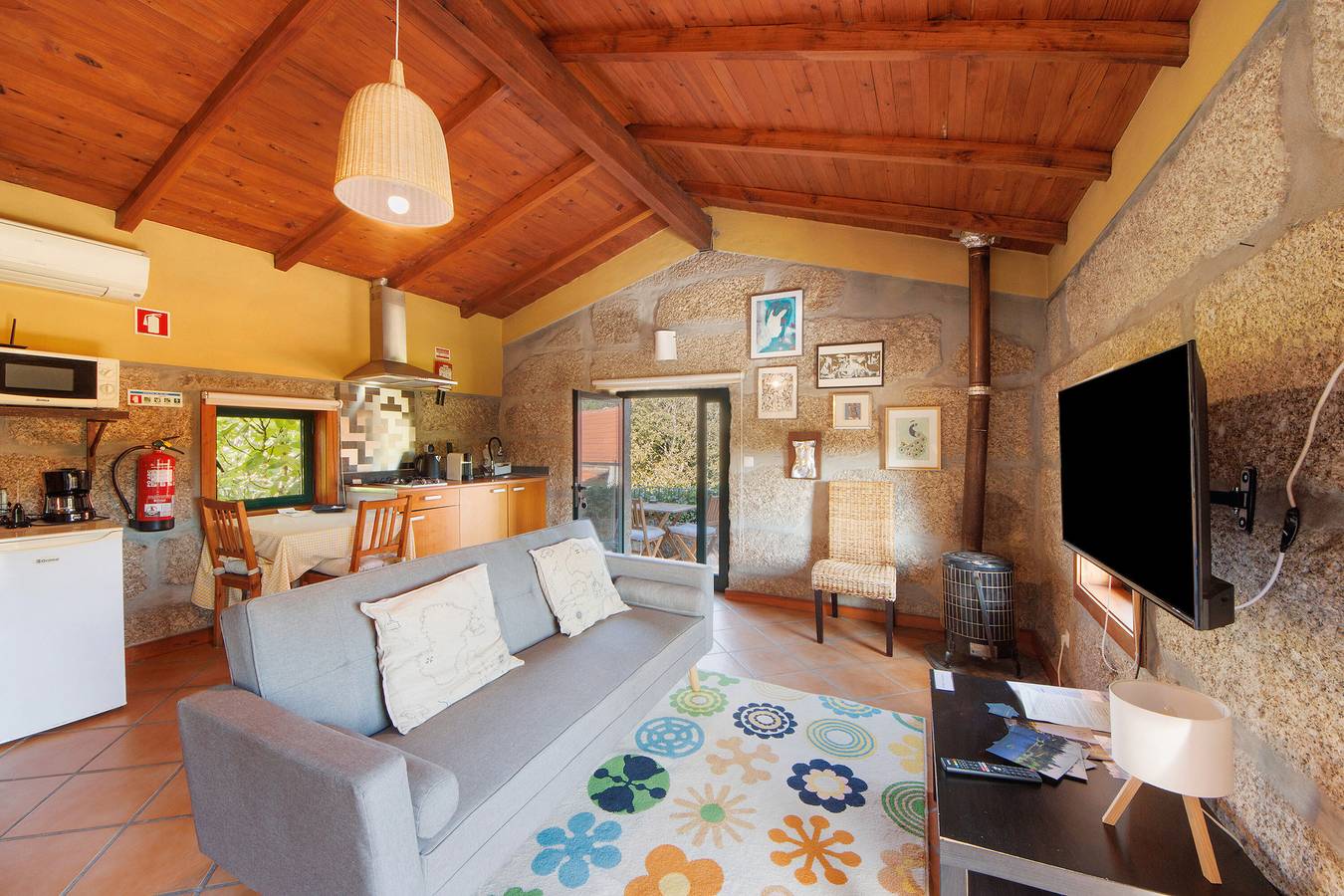 Appartamento intero, Appartamento 'Casa De Andrães Loft Heras' con piscina in comune, Wi-Fi e aria condizionata in Santo Isidoro e Livração, Distretto di Porto