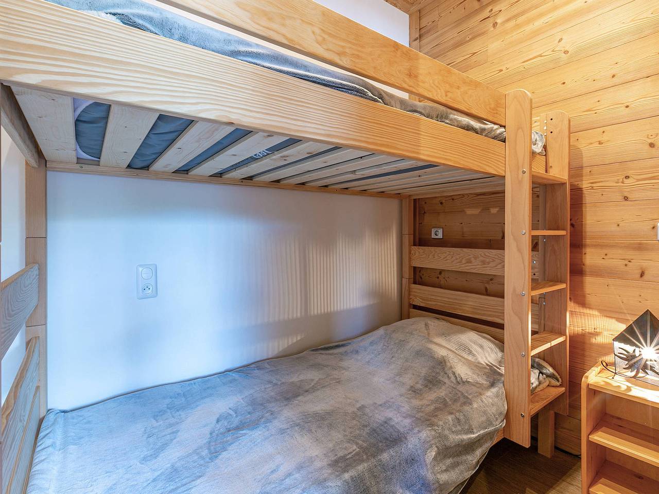 Appartement entier, Grand Studio cabine, balcon, parking, centre La Clusaz in La Clusaz, Région d'Annecy