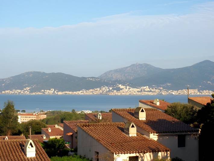 Gîte pour 6 personnes, avec Terrasse en Corse - 2