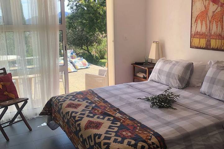 Zeitgenössische, geräumige Villa mit herrlicher Aussicht in La Cadière-d'Azur, Mittelmeerküste (Frankreich)