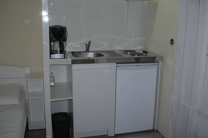 Gîte pour 2 personnes, avec terrasse et piscine à Caumont-sur-Durance - 2