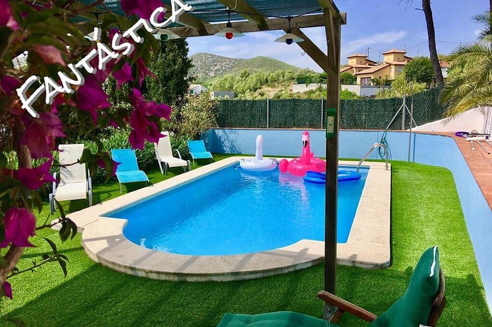 Apartamento entero, Villa privada, terraza privada, barbacoa, piscina, hermoso jardín y vistas. in Olivella, Garraf