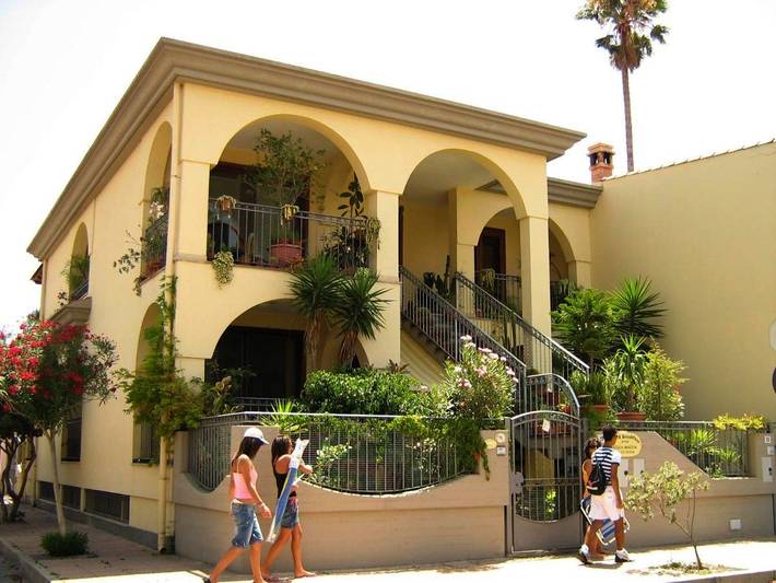 Maison d’hôte pour 3 personnes, avec Balcon et Terrasse ainsi que Jardin et Vue à Oristano
