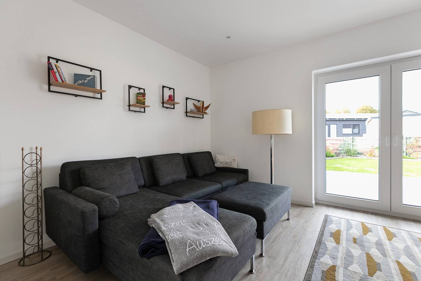 Ganze Wohnung, Ferienwohnung 'Seelenwärmerstuuv' mit privater Terrasse, privatem Garten und Wi-Fi in Kronprinzenkoog, Nordseeküste