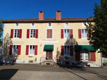 Cottage pour 2 personnes, avec jardin ainsi que terrasse et vue à Saint-Laurent-sur-Gorre