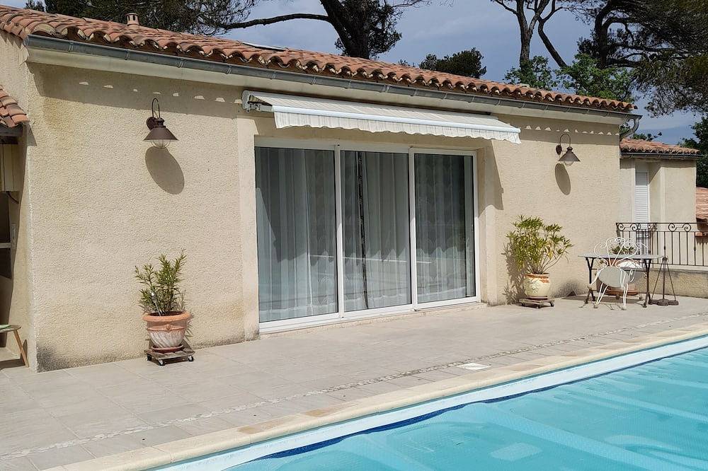 Entire apartment, Villa le bosquet en luberon in Ménerbes, Parc naturel régional du Luberon