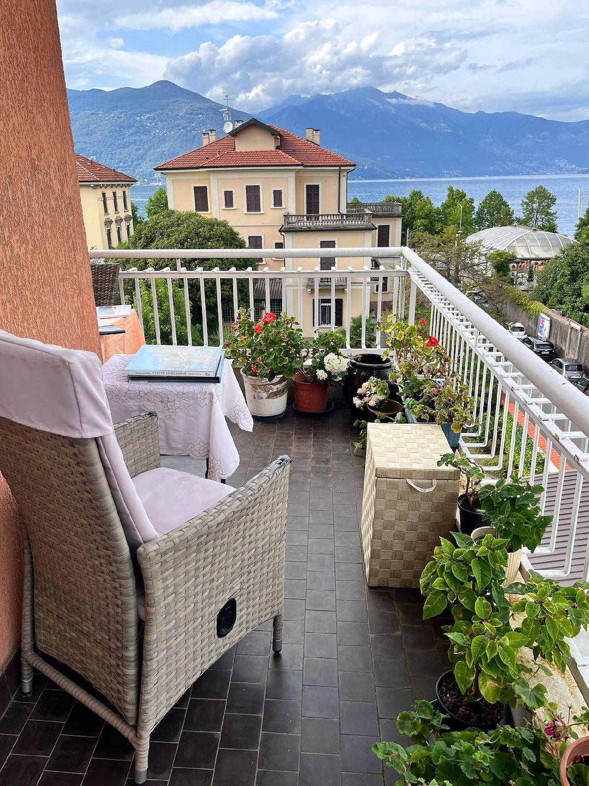 Appartamento intero, "Casa Verdi" sul lago a due passi dal centro città in Luino, Comune di Luino