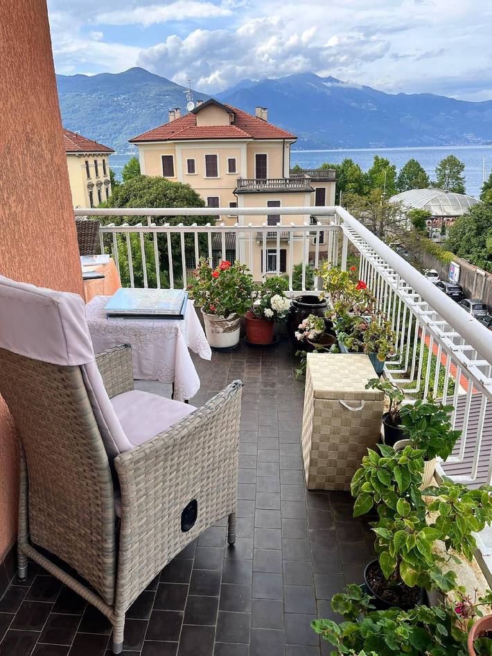 Ferienwohnung für 5 Personen, mit Ausblick und Balkon sowie Seeblick in Comune di Luino