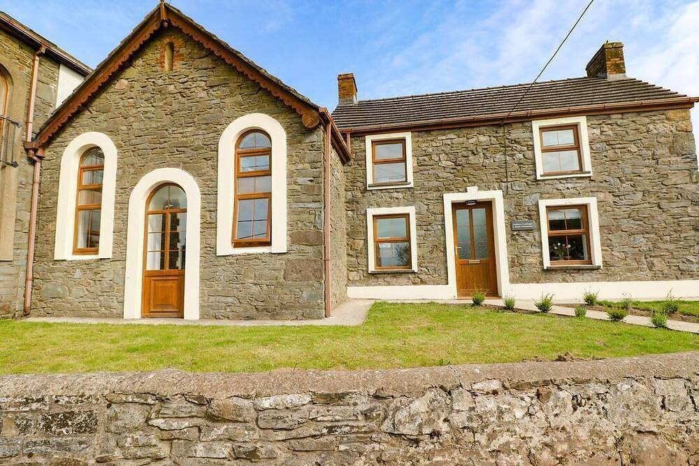 Dalton Cottage is in Llansaint in Carmarthenshire