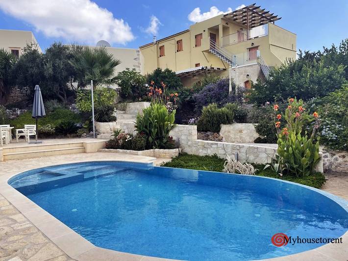 Villa für 10 Personen, mit Balkon und Garten sowie Ausblick in Chania und Umgebung