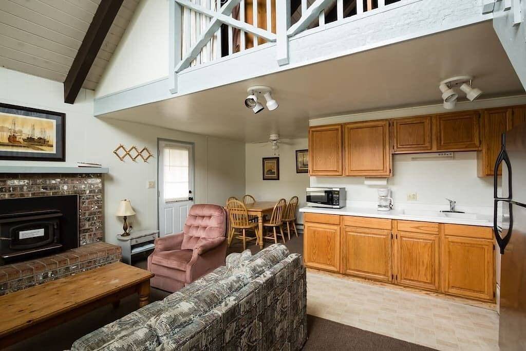 Ocean Shores cozy chalet located within steps from the beach in Ocean Shores Beach, Ocean Shores