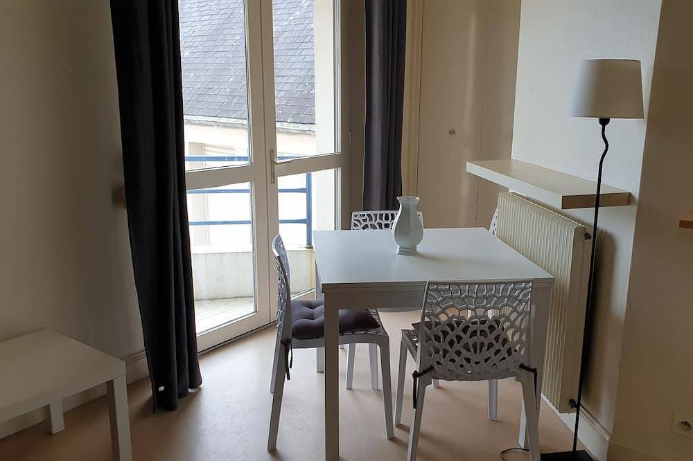 Appartement entier, T2 (2-4 pers.) en bord de mer, emplacement idéal in Douarnenez, Région de Quimper