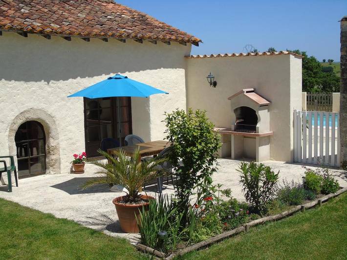 Location de vacances pour 4 personnes, avec jardin ainsi que piscine et vue, animaux acceptés à Salles-Lavalette - 3