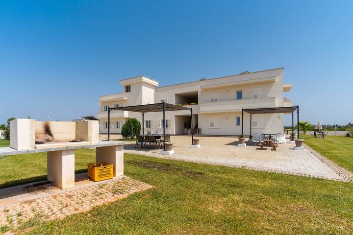 Apartamento entero, Apartamento vacacional "Le Scuderie 10" con balcón, piscina compartida y Wi-Fi in Galatone, Provincia de Lecce