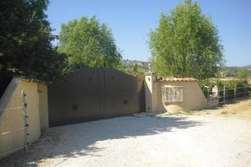 Gîte pour 4 personnes, avec piscine ainsi que vue et jardin, animaux acceptés à Gordes