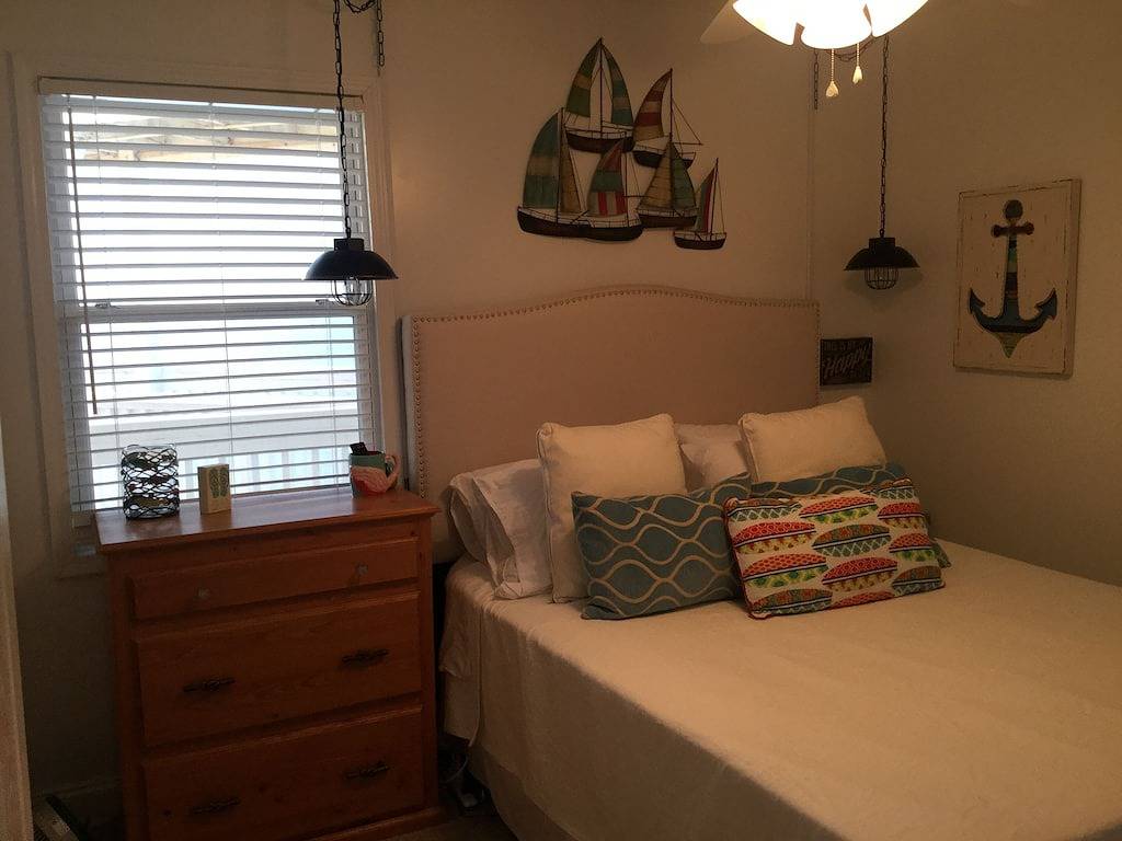 Ganze Wohnung, Schöne 2 Schlafzimmer und 2 Bäder direkt an der Bucht! Bootsbeleg inklusive! Schlaf 6! in Perdido Key, Escambia County