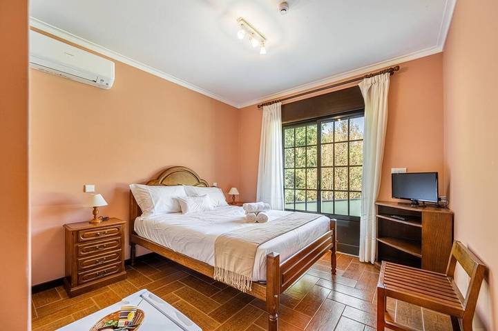 Bed and breakfast for 2 people in Portugal