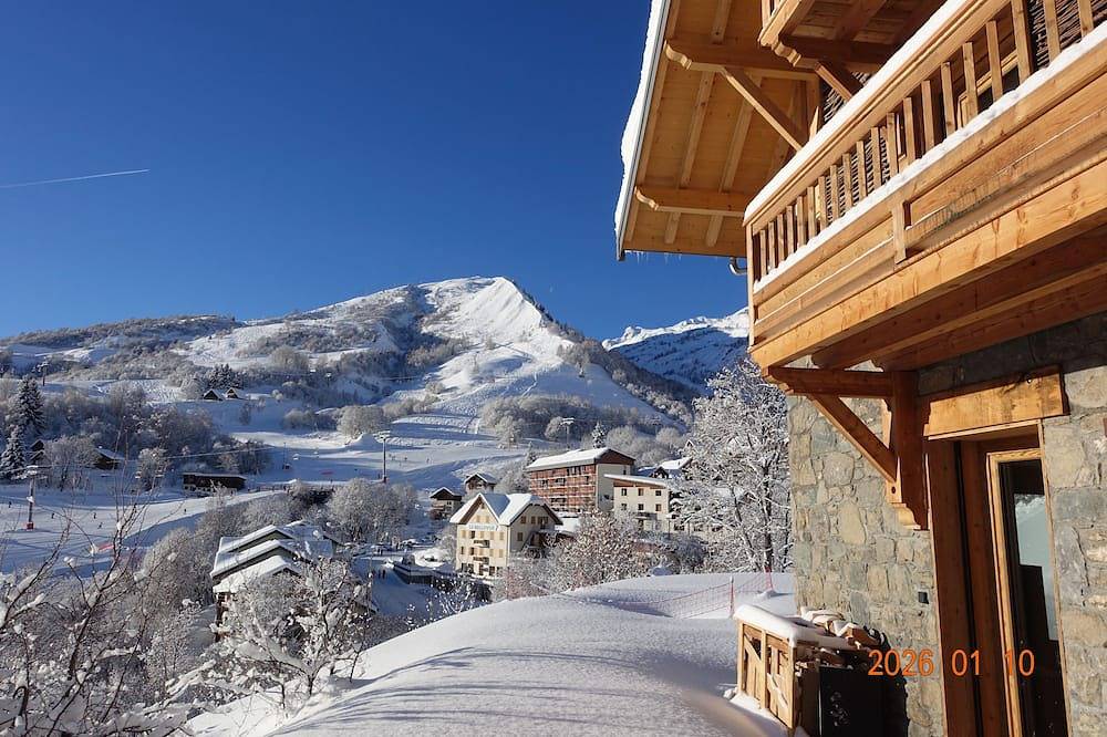 Superbe chalet savoyard 4* pour 15p, neuf avec Spa à 300m des pistes de ski! in Saint-Sorlin-d'Arves, Région de Saint-Jean-de-Maurienne