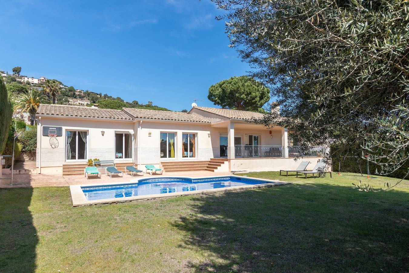 Villa "Elodia" met tuin, terras, zwembad & wifi in Cabanyes, Calonge