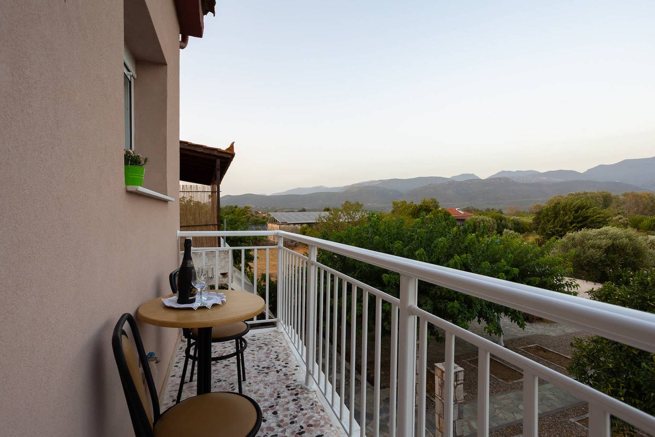 Ganze Wohnung, Ferienwohnung für 6 Personen mit Balkon/Terrasse in Messenien