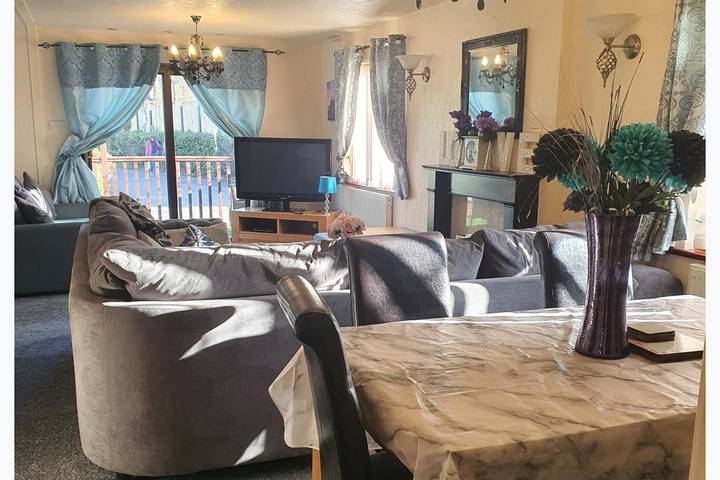 Wooden Lodge, Sleeps 9 with Veranda & Decking in Thornton-Cleveleys, Lancashire