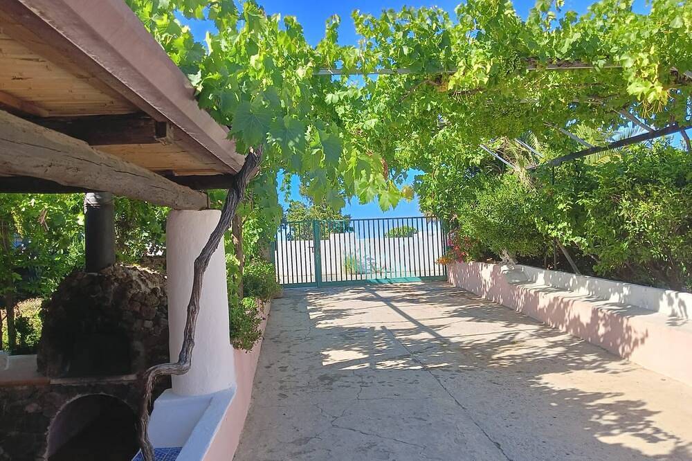 Appartamento intero, A Casa Di Fabrizio app il Cappero in Filicudi, Provincia di Messina