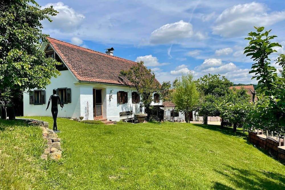 Ferienhaus Kellerstöckl Dorrer mit Schwimmteich - Ferienhaus, Dusche und Bad, Wc in Südoststeiermark, Riegersburg