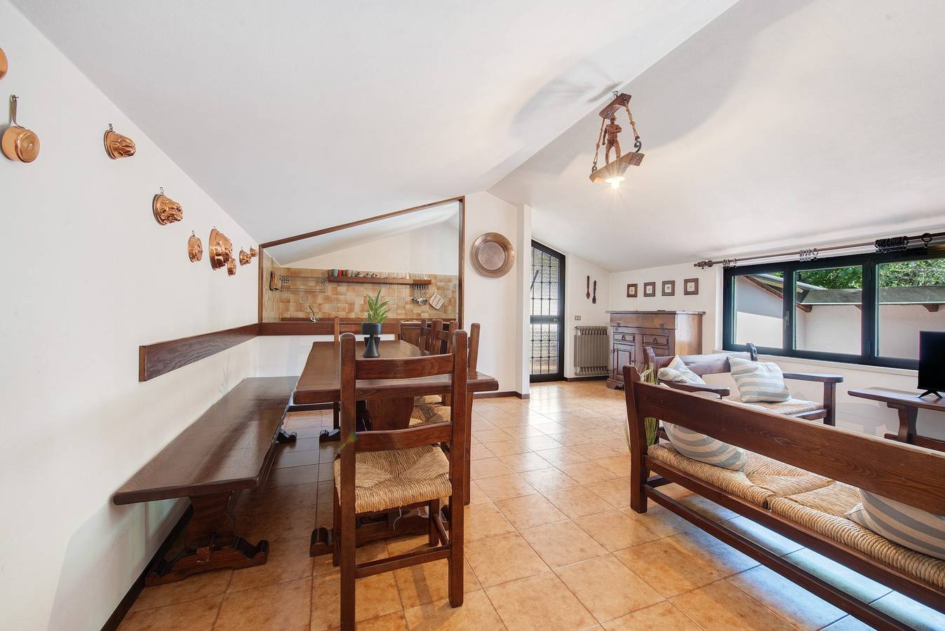 Appartamento intero, Appartamento 'Appartamento Rupestre 2.0' con terrazza privata, giardino privato e Wi-Fi in Manerba del Garda, Prealpi Gardesane