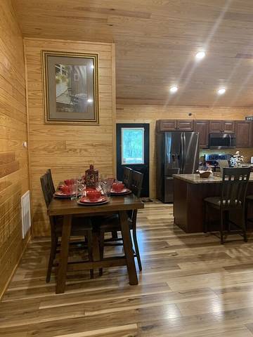 Log Cabin for 6 Guests in Douglas Lake, Sevier County, Picture 2
