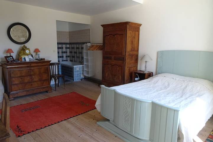 Location de vacances pour 12 personnes, avec jardin ainsi que terrasse et piscine à Saint-Just-Luzac - 4