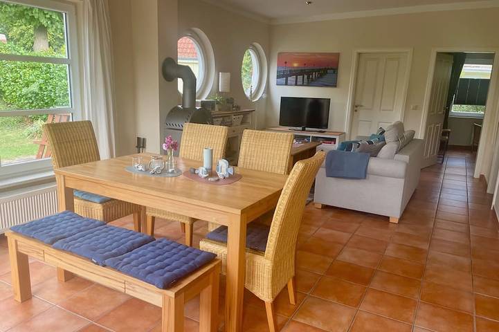 Ferienhaus für 6 Personen, mit Sauna und Pool sowie Terrasse