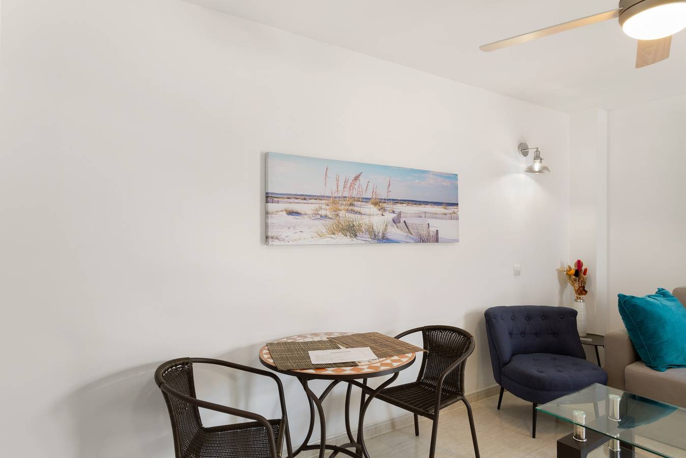 Apartamento entero, Vacaciones 'Casa Paula - 25' con vistas a la montaña, piscina compartida y Wi-Fi in Arinaga, Agüimes