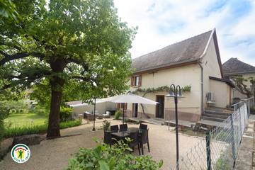 Gîte pour 6 personnes, avec jardin dans Brangues