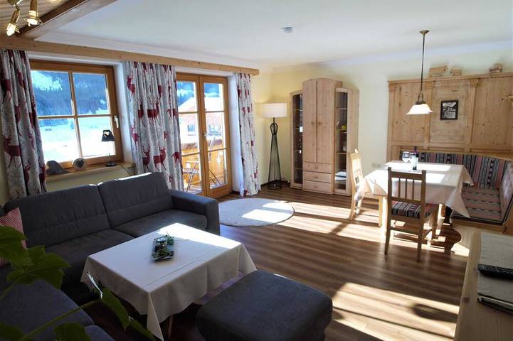 Vakantiewoning voor 2 personen, with tuin and sauna as well as balkon in Grän